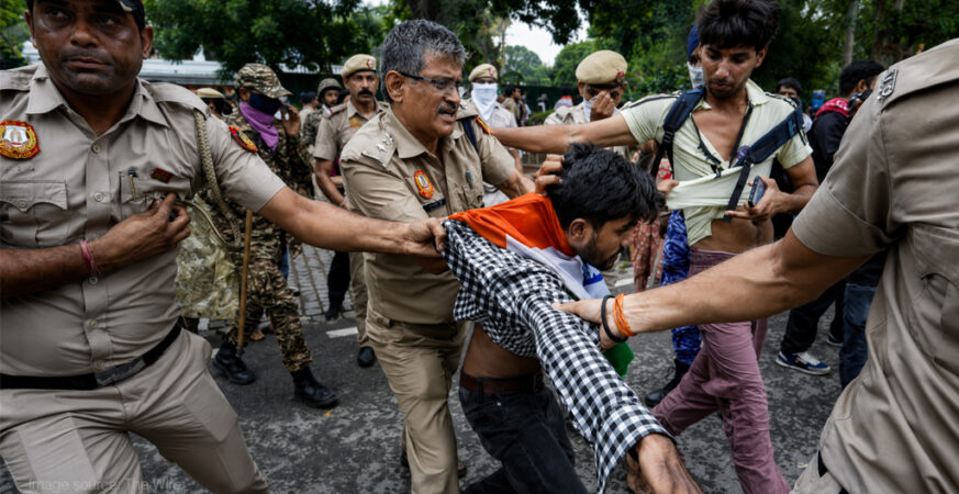 പാറ്റകളുടെ ജനാധിപത്യം: പ്രതിഷേധം, രാഷ്ട്രീയം, അരുന്ധതി റോയ്